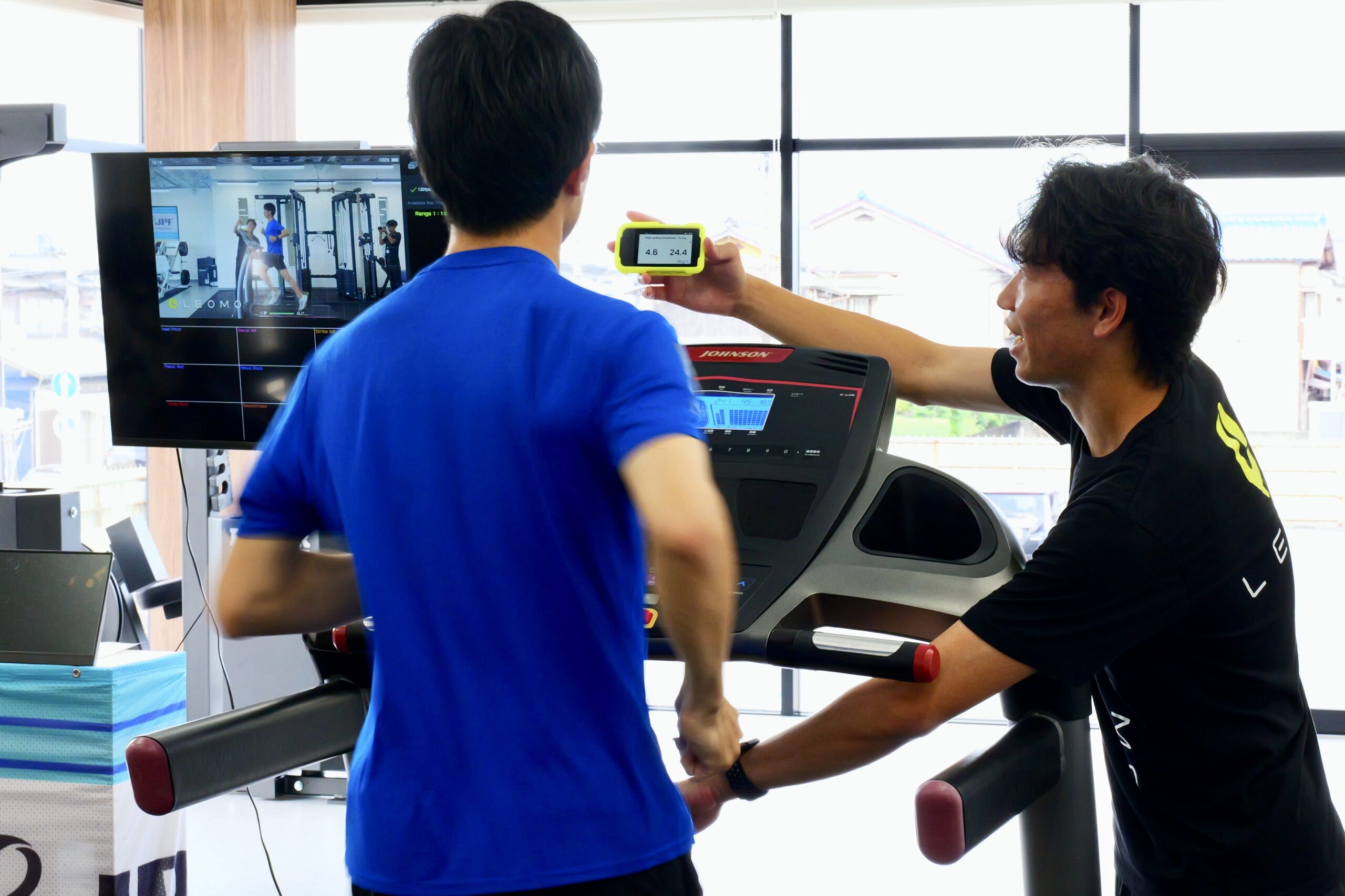 数値を確認しながら走り方を指導