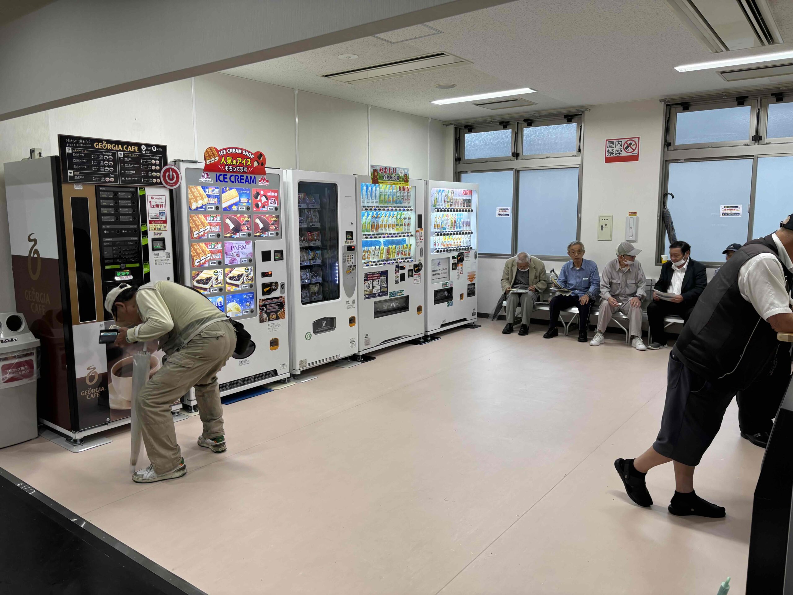 自動販売機・休憩スペース